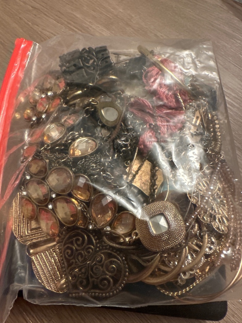 Gold junk jewelry lot